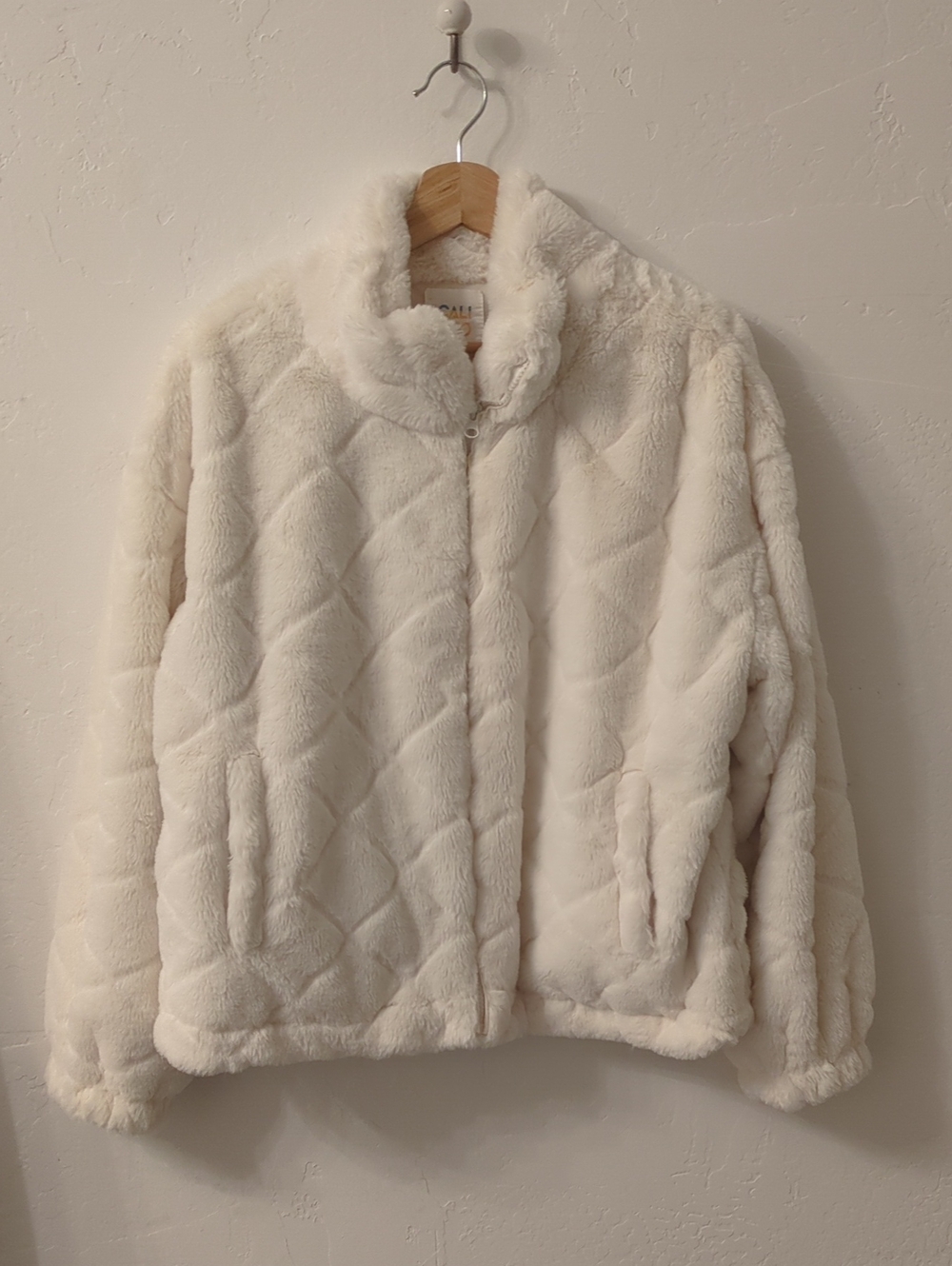 CALI 1850 Los Angeles Plush Quilted Teddy Jacket in Cream
